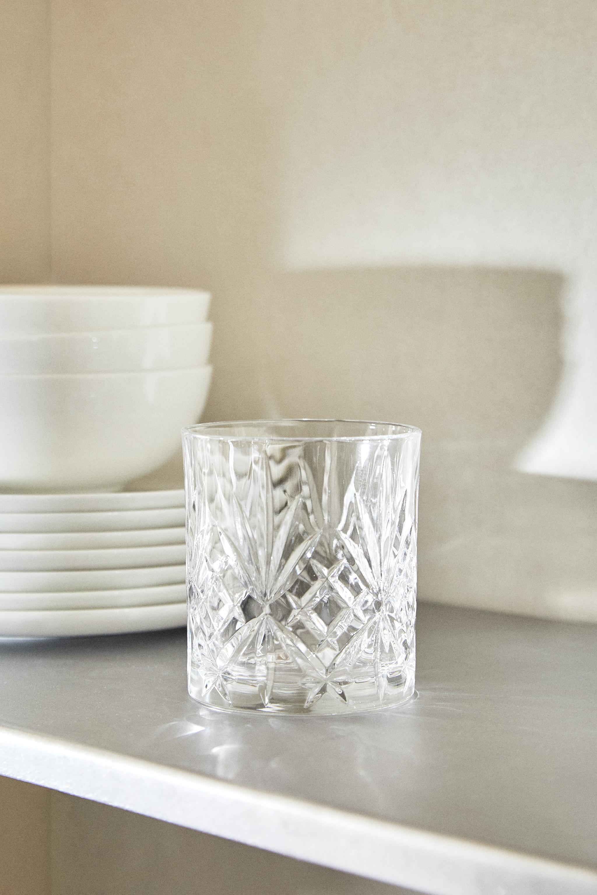 CRYSTALLINE TUMBLER WITH RAISED DESIGN